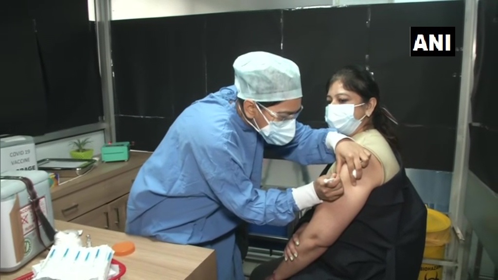 52 people exhibit adverse events after receiving COVID vaccine in Delhi