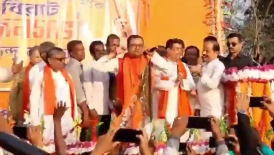 TMC leader does ‘uthak-baithak’ on stage as he joins BJP