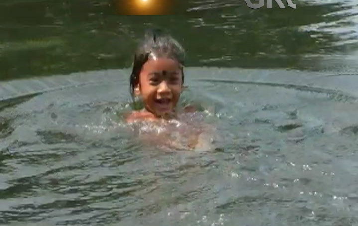 4 Year Old Boy Durga Prasad Swimming In 100 Meter Pond Without Hassle