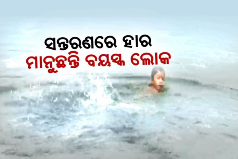 4 Year Old Boy Durga Prasad Swimming In 100 Meter Pond Without Hassle