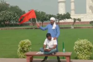 Agra Hindu Leader Chanting Shiva Chalisa Inside Taj Mahal With Saffron Flag