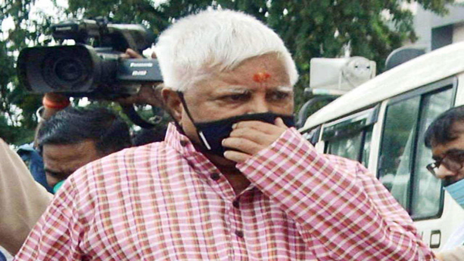 Lalu Prasad Switches Off TV After Seeing NDA’s Lead Goes Out To Soak Up The Sun