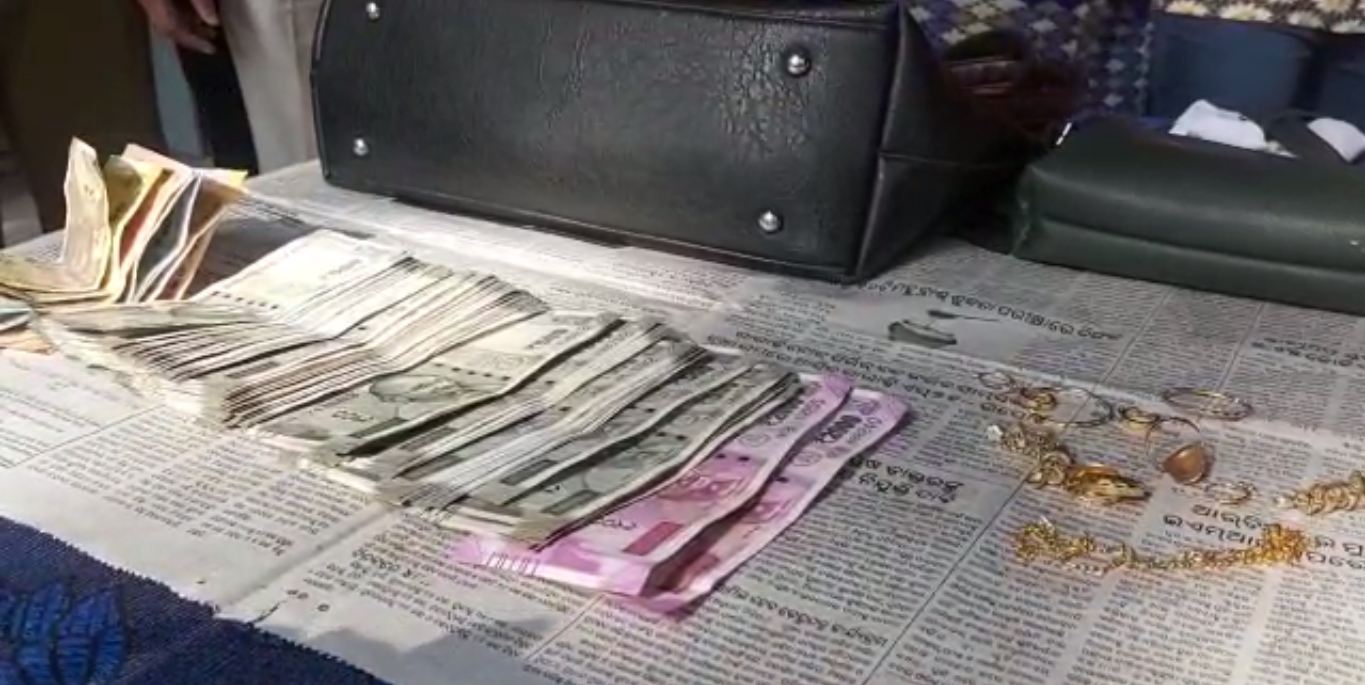 Bhadrak Police Detained 3 Women For Gold Ornament Loot