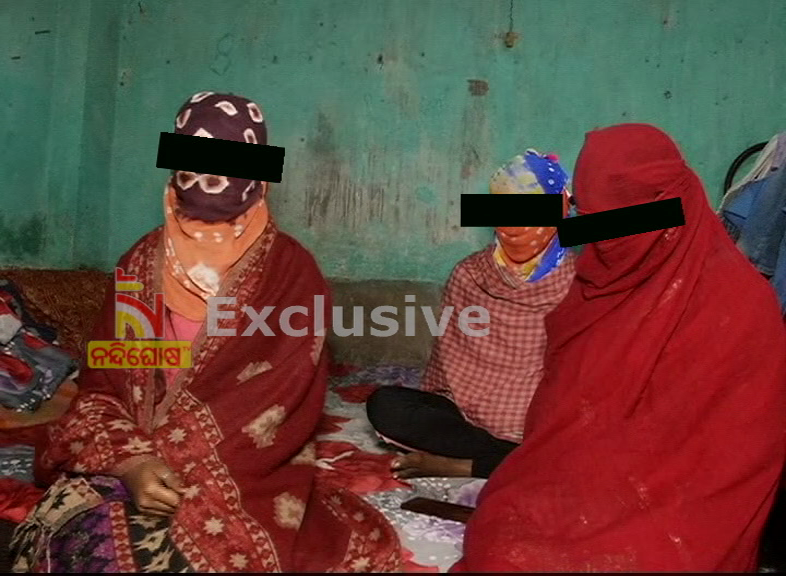 30 Girl Are Forcefully Stopped In A Closed Room Of Rourkela