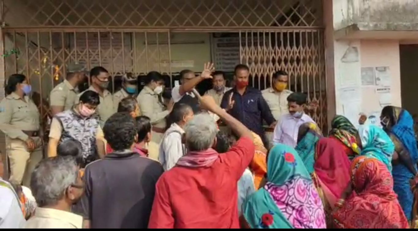 Agitation In Front Of Raghunathpur Tehsil For Balighat Tender