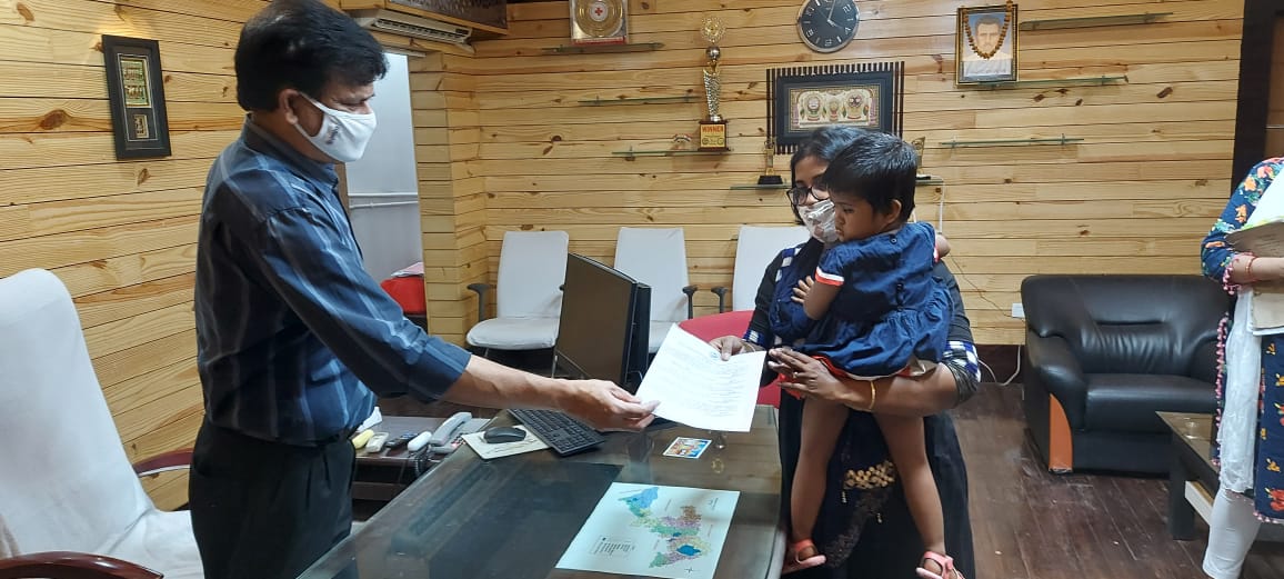 Journalist Prabir Pradhan's wife received Rs 1.5 lakh in compensation Fund Journalist Prabir Pradhan's wife received Rs 1.5 lakh in compensation Fund
