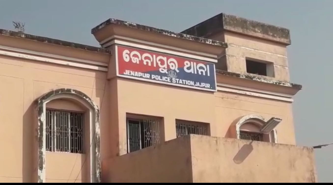 Miscreants Loot 8 Lakhs From Petrol Pump Employee Showing Weapon At Jajpur (2) Miscreants Loot 8 Lakhs From Petrol Pump Employee Showing Weapon At Jajpur