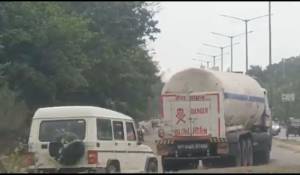 2 medical oxygen tankers Leave Rourkela Towards Indore And Mumbai