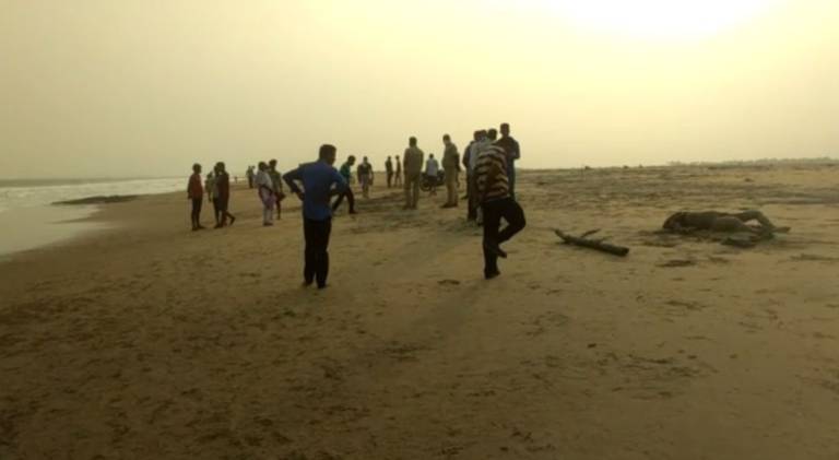 College Boy And Girl Found Dead In Rajnagar Sea Beach, Murder Suspect