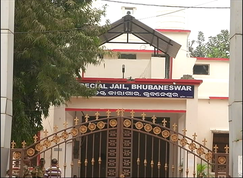 Two Mobile Seized From Hardcore Criminals In Jharapada Jail