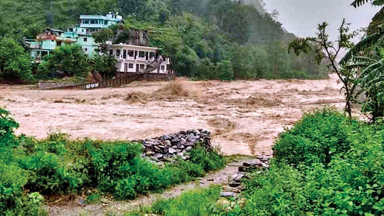 844548-flash-flood-sarichamshil-village