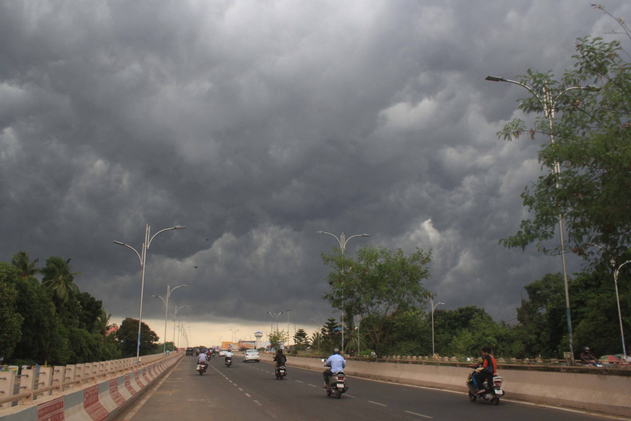 Heavy-rain-to-batter-12-Odisha-districts-IMD-issues-low-pressure-alert-scaled
