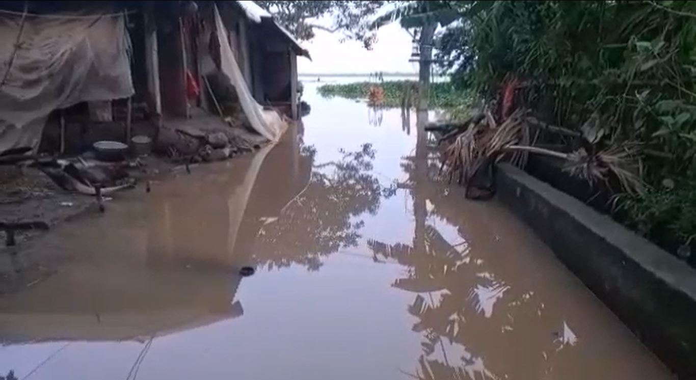 Baitarani Flood Water Entered In Village