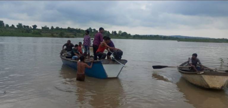 Boat Capsizes In Wardha River 11 Fear Dead