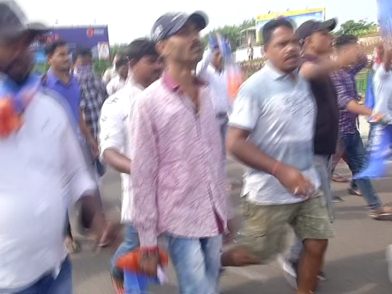 Eggs Thrown At Union Minister Ajay Mishra's Vehicle By Congress Workers In Bhubaneswar