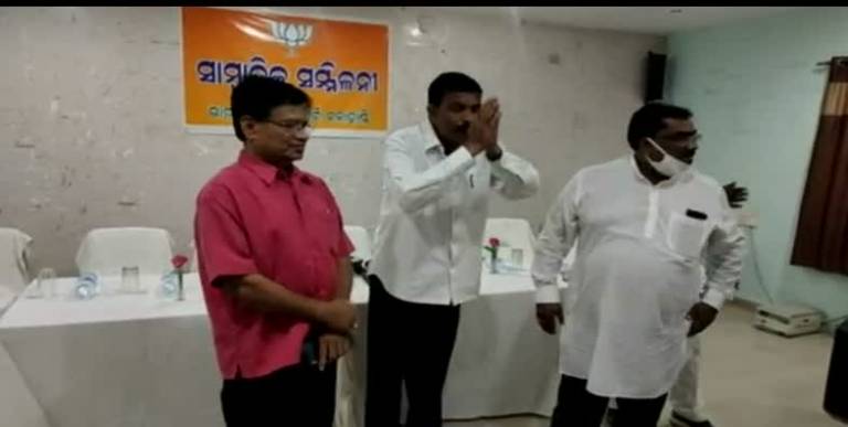 Journalists And BJP Leader Face Off In Kalahandi