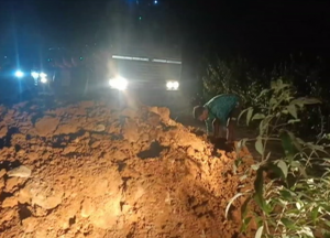 Soil Mafia Blocked Road In Nilagiri During Raid