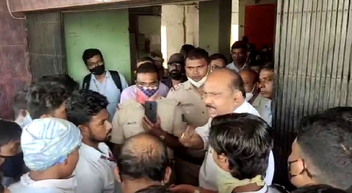 କଲେଜ ଷ୍ଟାଇକ୍.JPG ୨