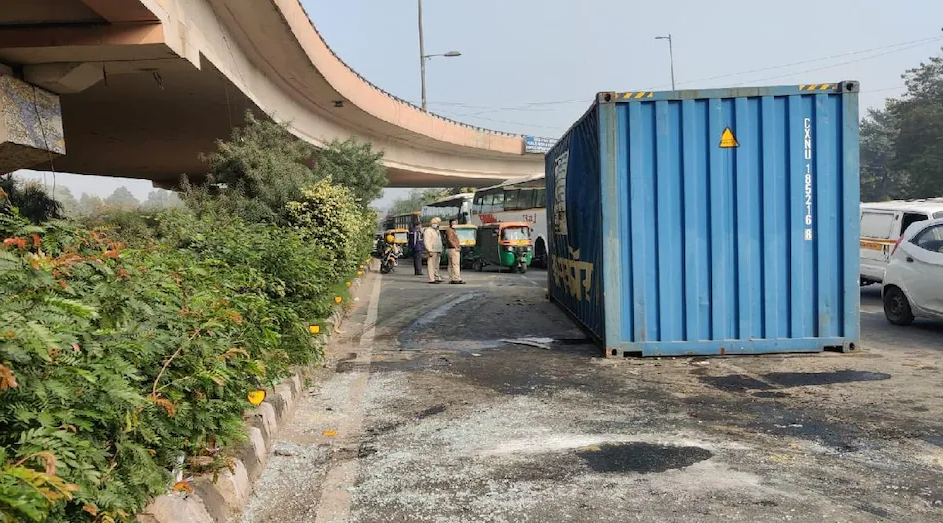 Container Dropped On Auto Near ITO In Delhi Four Dead