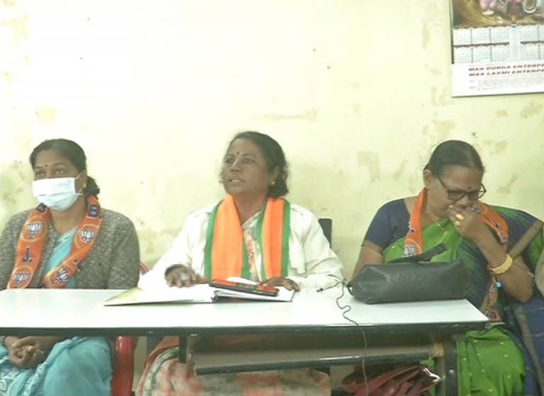 BJP Mahila Morcha Welcomes Trouble supporting Jual Oram