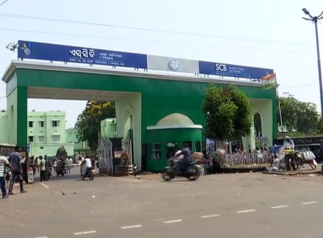 Dalal Demands Rs 100 For Photo Copy Of Dead Body In SCB Medical (3)