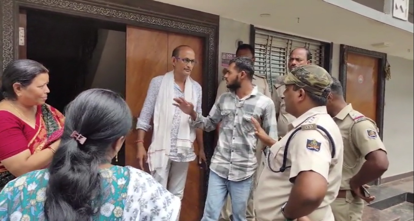 55b9a525-0d3a-4d1e-aafe-eaa7d6d31399