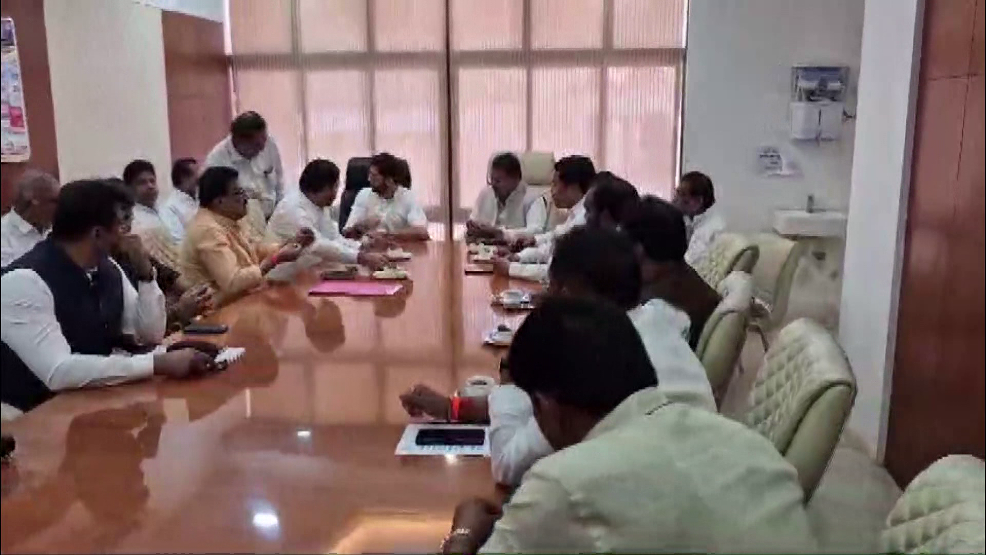 vlcsnap-2024-12-08-21h17m19s944