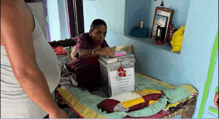 ନୂଆପଡ଼ା ବାଇଇଲେକସନ ପାଇଁ ହେଲା ହୋମ୍ ଭୋଟିଂ :  ୧୫ଟି ପୋଲିଂ ଦଳ ନିଯୁକ୍ତ