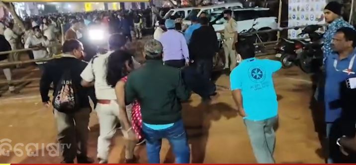 କଟକ ବାଲିଯାତ୍ରାରେ ଠେଲାପେଲା : ଅଚେତ୍ ହୋଇଗଲେ ଯୁବତୀ