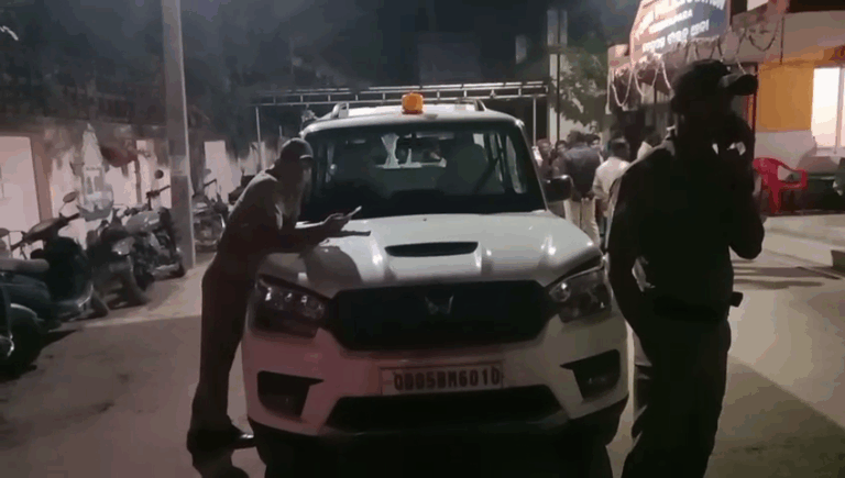 ସନ୍ଦିଗ୍ଧ ବାଂଲାଦେଶୀଙ୍କ ଉପରେ ରେଡ୍,  କେନ୍ଦ୍ରାପଡ଼ା ପୋଲିସର ଚେକିଂ, ବ୍ଲକିଂ