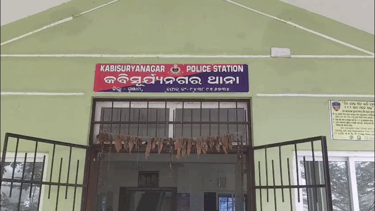 ରାଜନୈତିକ ଶତ୍ରୁତାରୁ ଦୁଇ ଗୋଷ୍ଠୀ ମଧ୍ୟରେ ସଂଘର୍ଷ