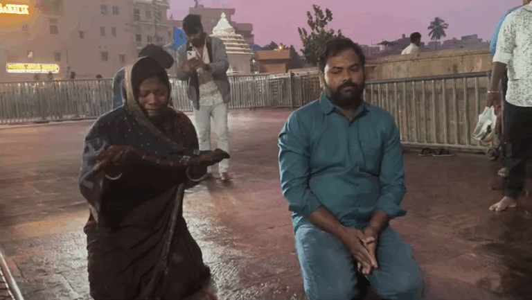 ପୁଅର ସୁସ୍ଥତା କାମନା ପାଇଁ ମହାପ୍ରଭୁଙ୍କ ନିକଟରେ ମା’ର ଗୁହାରି