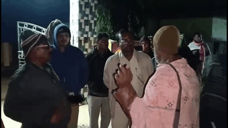 ମଧ୍ୟାହ୍ନ ଭୋଜନ ଚାଉଳ ଚାଲାଣ ବେଳେ ଧରା ପଡିଲେ ପ୍ରଧାନ ଶିକ୍ଷକ