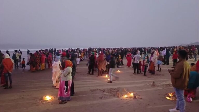 ଶାମ୍ବ ଦଶମୀ; ଚନ୍ଦ୍ରଭାଗାରେ ବୁଡ଼ ପକାଇବା ସହ ସୂର୍ଯ୍ୟ ଆଳତି ଦେଖିବାକୁ ଶ୍ରଦ୍ଧାଳୁଙ୍କ ଭିଡ଼