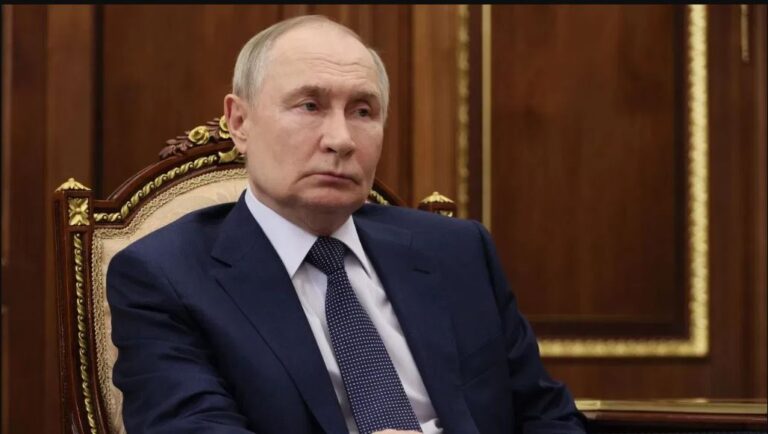 ସ୍ମାର୍ଟଫୋନ କି ଇଣ୍ଟରନେଟ ଚଲାନ୍ତି ନାହିଁ ପୁଟିନ ; ନିଜେ କହିଲେ ଏହାର କାରଣ