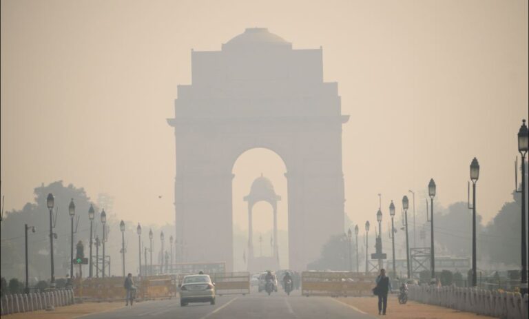 ବିଗିଡ଼ିଲା ଦିଲ୍ଲୀ ବାୟୁ ଗୁଣବତ୍ତା: ଅଧିକାଂଶ ସ୍ଥାନରେ AQI ପ୍ରାୟ ୪୦୦