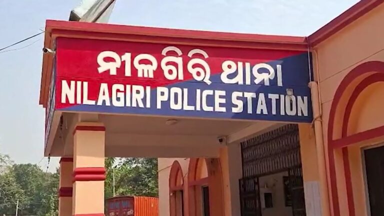 ସୁନା ବିସ୍କୁଟ ଦେବାକୁ କହି ଠକିନେଲେ ଲକ୍ଷାଧିକ ଟଙ୍କା, ୬ଜଣଙ୍କୁ ବାନ୍ଧିଲା ପୋଲିସ