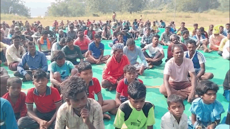 ସ୍କୁଲ ପ୍ରତିଷ୍ଠା ଦାବିରେ ଏକାଠି ହେଲେ ୧୮ ଗାଁର ଲୋକେ