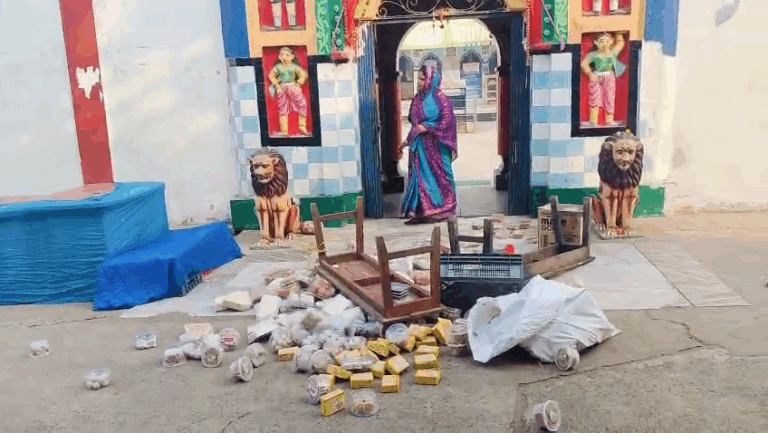 କ୍ଷୀରଚୋରା ମନ୍ଦିର ସମ୍ମୁଖରେ ଭୋଗ ବ୍ୟବସାୟୀଙ୍କ ଉତ୍ପାତ : ଭୋଗ ବିକ୍ରିକୁ ନେଇ ଉତ୍ତେଜନା ସୃଷ୍ଟି