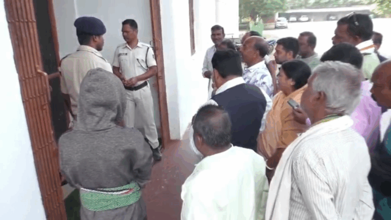 ସୁବର୍ଣ୍ଣପୁର ଜିଲ୍ଲାପାଳଙ୍କ କାର୍ଯ୍ୟାଳୟ ଘେରାଉ କଲା କଂଗ୍ରେସ