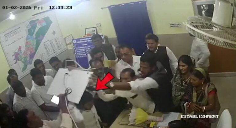 ମହିଳା ବିଡିଓଙ୍କୁ ଘେରି ଯାଇ ୪୦ରୁ ଅଧିକ ବିଜେପି କର୍ମୀ ଆକ୍ରମଣ କରିଥିବା ଅଭିଯୋଗ