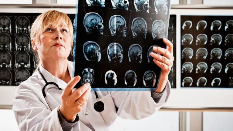 ଶୀତଦିନେ ଏହି ଲୋକଙ୍କୁ ବ୍ରେନଷ୍ଟ୍ରୋକ ଆଶଙ୍କା, ଭୁଲରେ କରନ୍ତୁନି ଏହି ଭୁଲ୍ ..