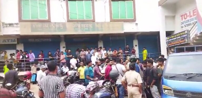 ନୟାଗଡ଼ରେ ଗ୍ୟାସ ସଙ୍କଟ, ଗ୍ୟାସ ନ ପାଇ ଉପଭୋକ୍ତାଙ୍କ ରାସ୍ତା ରୋକ