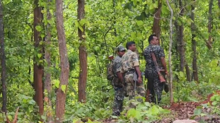 ଓଡ଼ିଶା ସୀମାନ୍ତ ଝାଡ଼ଖଣ୍ଡ ସରଣ୍ଡା ଜଙ୍ଗଲରେ ନକ୍ସଲ ଓ ସୁରକ୍ଷାକର୍ମୀ ମୁହାଁମୁହିଁ ; ଅନେକ ନକ୍ସଲ ନିହତ ସୂଚନା