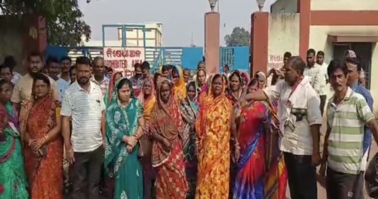 ପାଣି ଯୋଗାଣ ଦାବିରେ ସ୍ଥାନୀୟ ମହିଳାଙ୍କ ବିକ୍ଷୋଭ