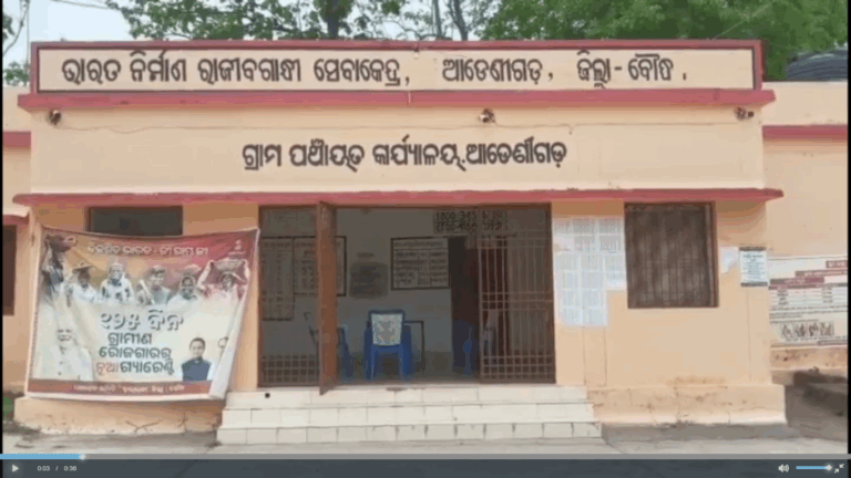 ପକ୍ଷାଘାତ ରୋଗୀଙ୍କୁ ୨ ଘଣ୍ଟା କାଳ ବାନ୍ଧି ରଖିଲା ବିଷଧର ସାପ, ଅଳ୍ପକେ ବର୍ତ୍ତିଲା ଜୀବନ