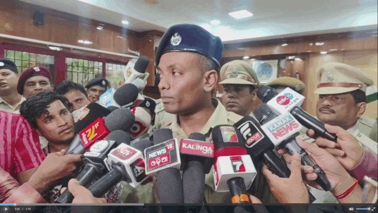 MV କନଷ୍ଟେବଳ ଘଟଣା: ସ୍ୱାମୀଙ୍କୁ ପେଟ୍ରୋଲ ଢାଳି ପୋଡ଼ିଦେଲେ ପତ୍ନୀ ଓ ଶଳା!