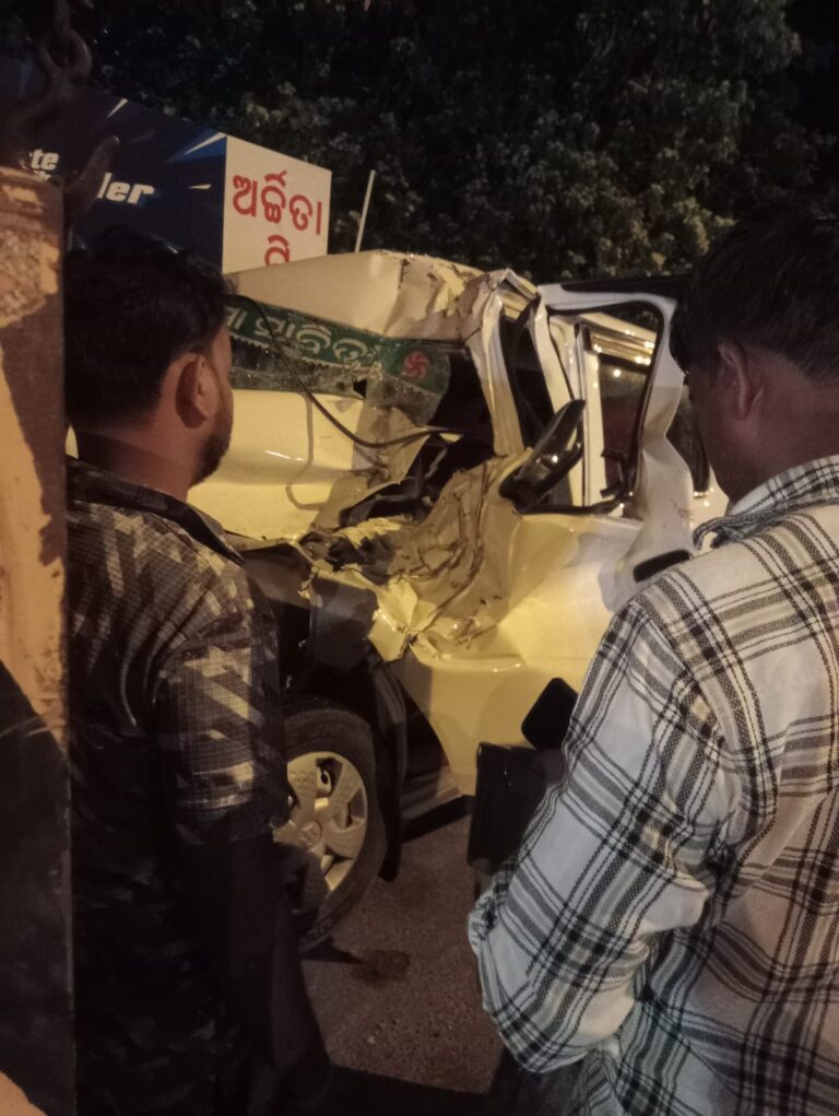 ସାମ୍ନାକୁ ଆସିଲା ପୋଲିସର ବର୍ବରତାର ଚିତ୍ର; ଦୁର୍ଘଟଣାରେ ରକ୍ତ ଜୁଡୁବୁଡୁ ଯୁବକଙ୍କୁ PCR ଗାଡ଼ିରେ ନେଲାନାହିଁ ପୋଲିସ