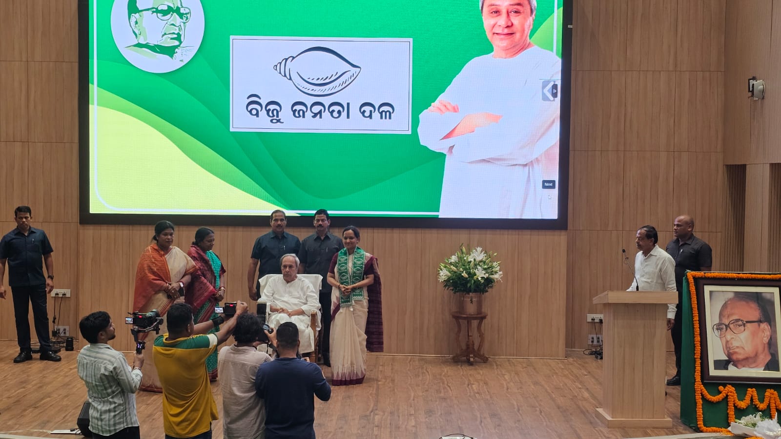 ବିଜେଡିରେ ସାମିଲ ହେଲେ ସୁଜାତା ରାଉତ