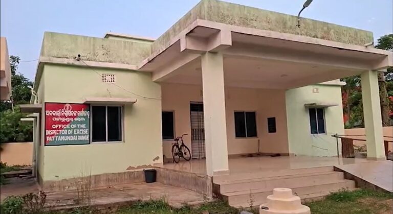 ପୁଣି ଥାର୍ଡ଼ ଡିଗ୍ରୀ ! ଯୁବକଙ୍କୁ ଅବକାରୀ ବିଭାଗର ମାଡ ଅଭିଯୋଗ